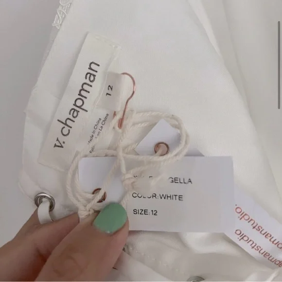 V. Chapman White Lace Wedding Dress - Picture 7 of 9